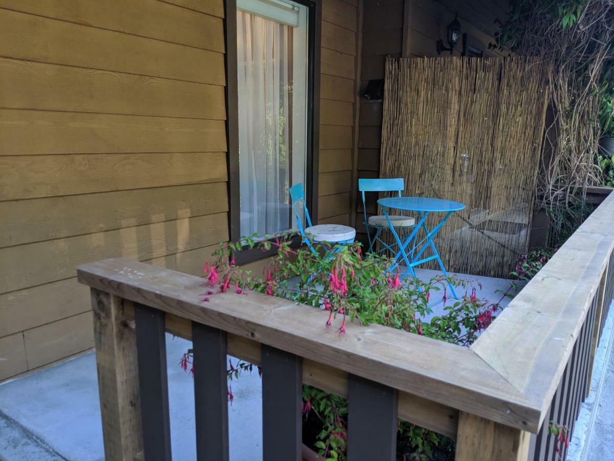Apartamento Oceanspray Hideaway North Saanich Exterior foto